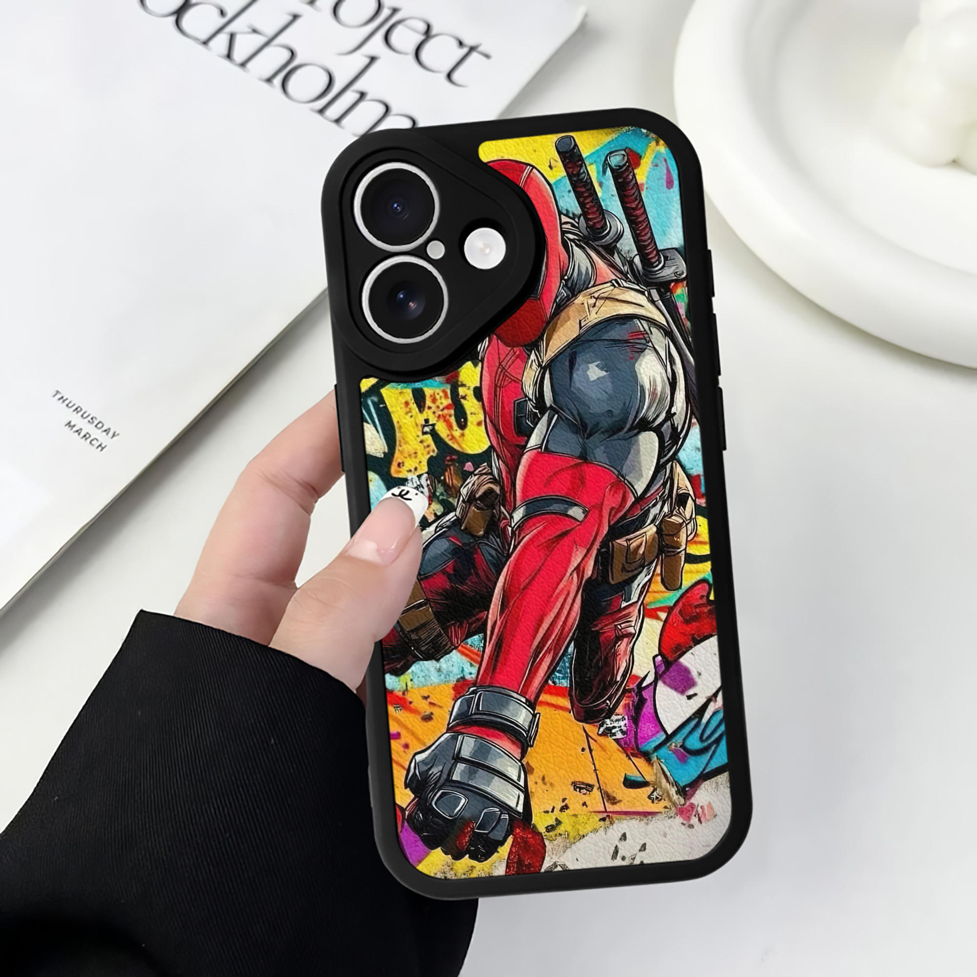 （画像用） Deadpool デッドプール 【iPhone 16シリーズ対応】シリコンスマホケース（レザー調） 材質：シリコン
